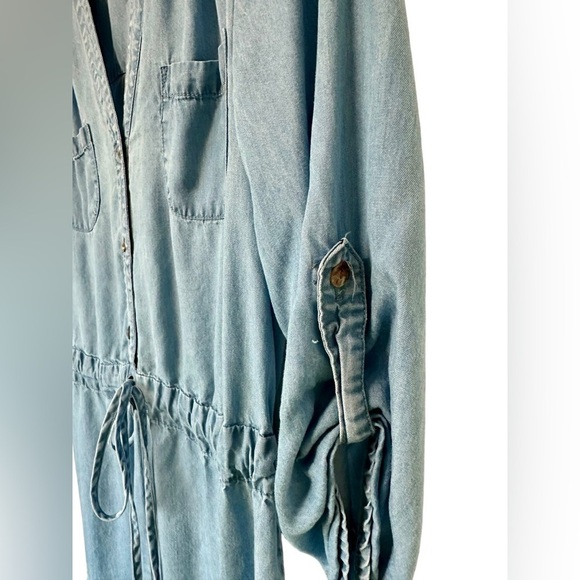 LIGHTWEIGHT DENIM STYLE LIGHT BLUE  ROMPER WITH ADJUSTABLE DRAWSTRING SIZE XS - Picture 11 of 11